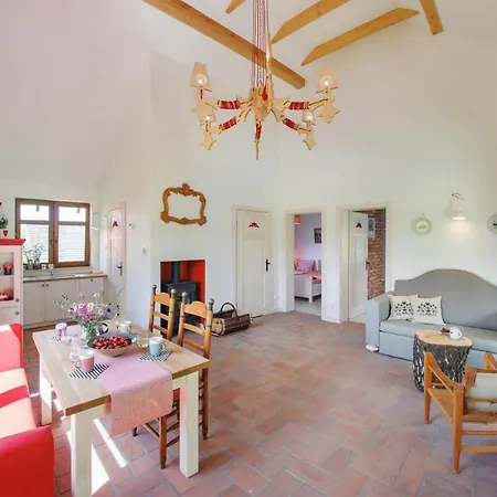בית נופש 2 Bedroom Beautiful Home In Krzeszna