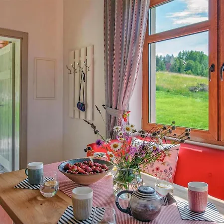 2 Bedroom Beautiful In בית נופש Krzeszna