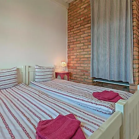 2 Bedroom Beautiful Home In Krzeszna